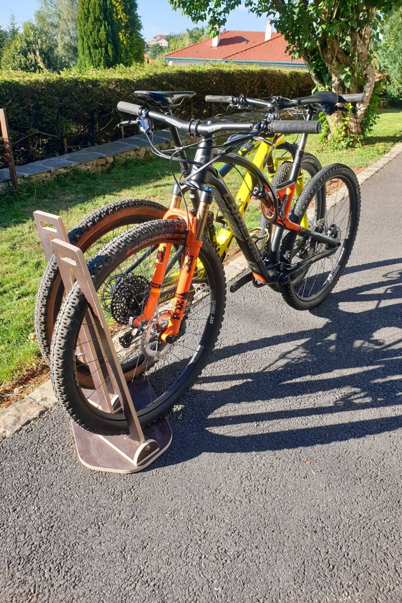 Support de maintien pour 2 vélos (version tête-bêche)